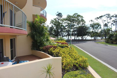 Alexander Beachfront Apartments - Tourism Gold Coast 6