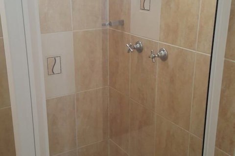 Fourth Avenue Motor Inn - Tourism Gold Coast 3