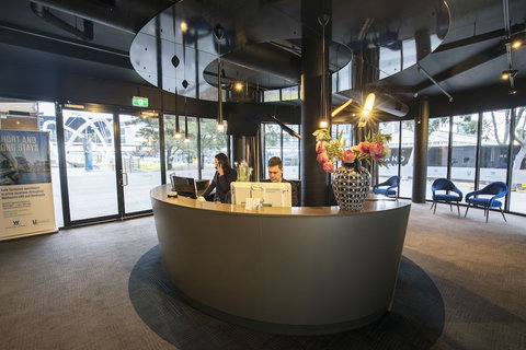 Waterfront Melbourne Apartments - Gold Coast 0