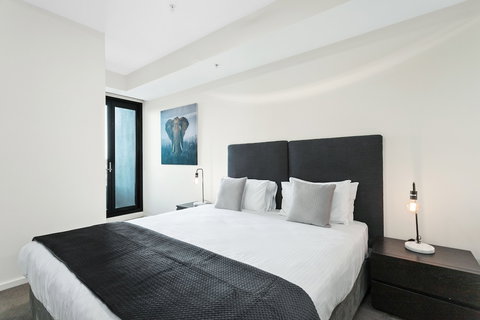 Waterfront Melbourne Apartments - Gold Coast 5