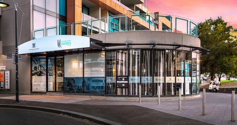 Waterfront Melbourne Apartments - Gold Coast 1