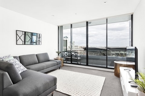Waterfront Melbourne Apartments - Gold Coast 4
