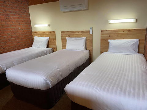 AAt 28 Goldsmith Motel - Tourism Gold Coast 6