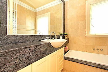 ABC Accommodation - Rosebud - Tourism Gold Coast 3