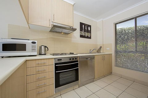 Accommodate Canberra - Kingston Court - Tourism Gold Coast 2