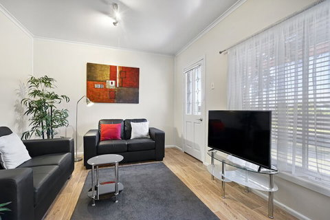 Short Stays Gippsland - Tourism Gold Coast 3