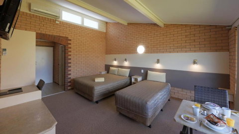 Tenterfield Motor Inn - Tourism Gold Coast 2
