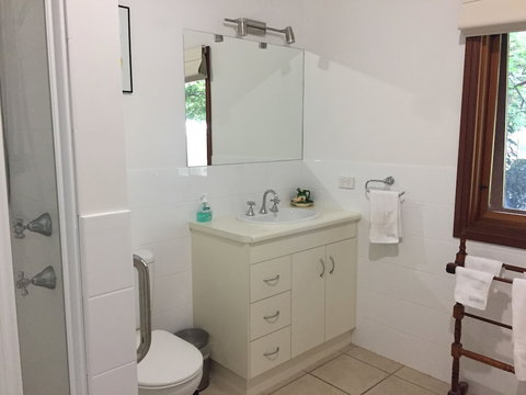 Clarevale Cottage B&B - Tourism Gold Coast 3