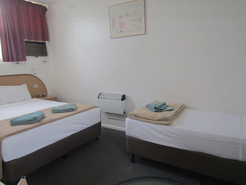 Twin City Motor Inn - Tourism Gold Coast 3