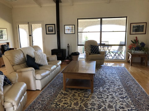 Dam It Getaway- Homestead - Gold Coast 3