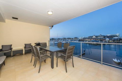 Dolphin Quay Apartments - Tourism Gold Coast 5