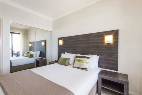 Dolphin Quay Apartments - Tourism Gold Coast 0
