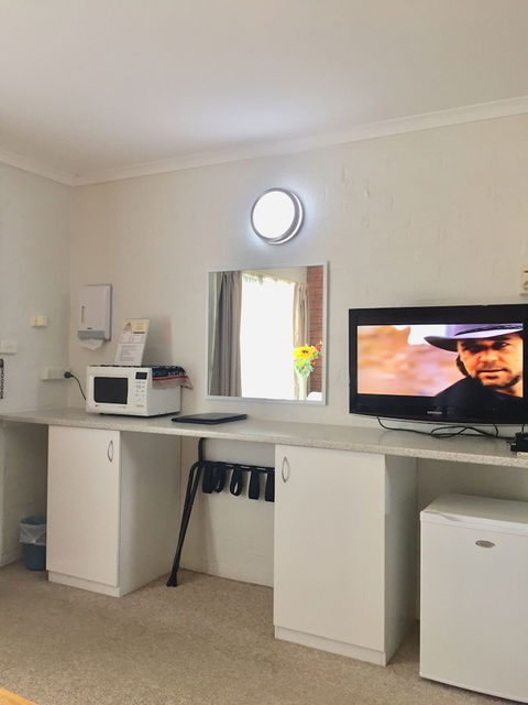Colonial Motor Inn Pambula - Tourism Gold Coast 3