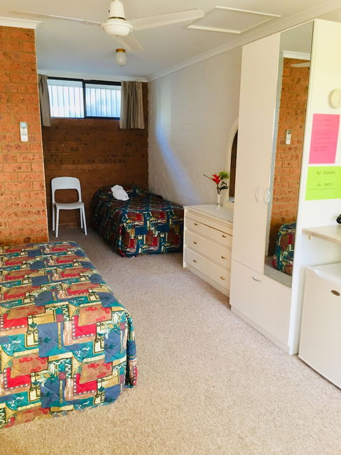 Colonial Motor Inn Pambula - Tourism Gold Coast 2