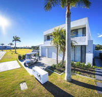The Pinnacle at Hope Island Resort