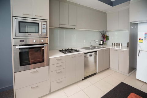 Honeysuckle Executive Suites - Tourism Gold Coast 4