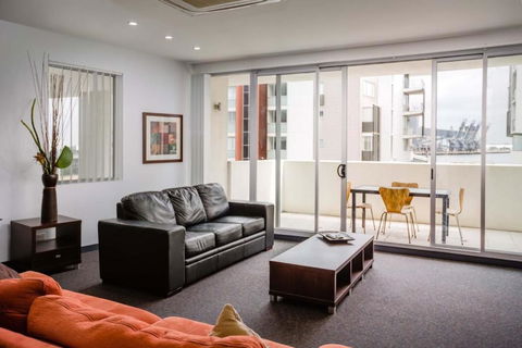 Honeysuckle Executive Suites - Tourism Gold Coast 3