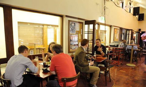 Bon Amici Wine Bar & Cafe - Tourism Gold Coast 4