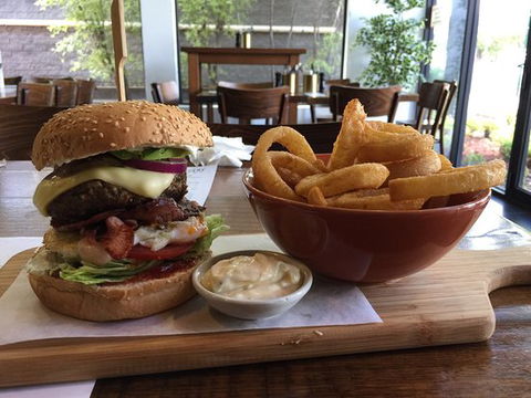 La Burgery - Tourism Gold Coast 0
