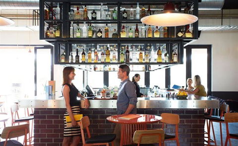Roadhouse Bar & Grill - Tourism Gold Coast 4