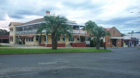 Coach House Inn - Tourism Gold Coast 0