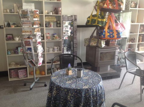 Loz's Coffee And Gifts - Tourism Gold Coast 0