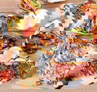 Between 2 Buns - Hoppers Crossing - Tourism Gold Coast