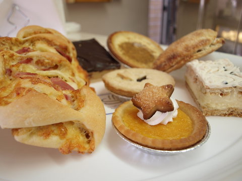 AJ's Hotbake - Tourism Gold Coast 0