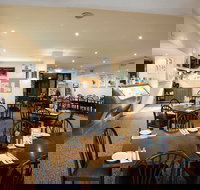 Palm Beach Hotel - Tourism Gold Coast