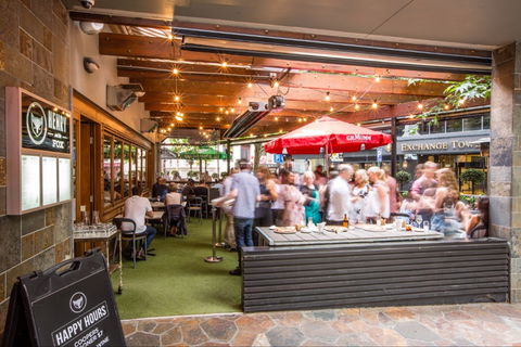 Henry & The Fox - Tourism Gold Coast 0