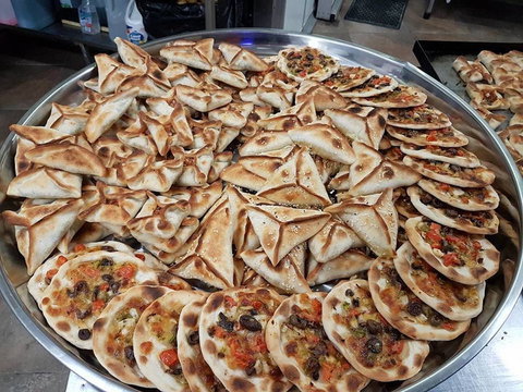 Yum Yum Lebanese Pizza & Cafe - Tourism Gold Coast 0