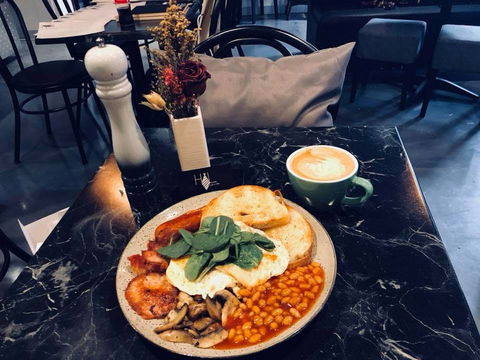 HWL Cafe & Bar - Tourism Gold Coast 0