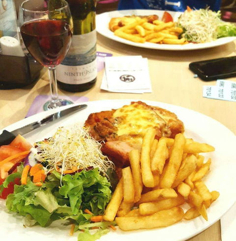 Tewantin-Noosa RSL - Tourism Gold Coast 0