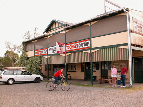 Willawarrin Hotel - Tourism Gold Coast 0