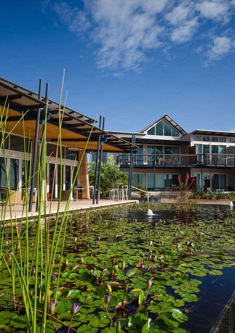 Mantarays Bar Restaurant - Tourism Gold Coast 0