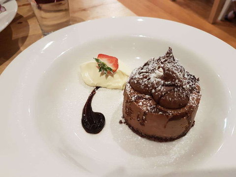 Crown Hotel - Tourism Gold Coast 0