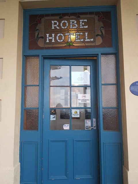 Robe Hotel - Tourism Gold Coast 4