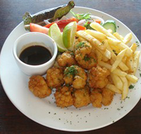 Beachfront Hotel - Tourism Gold Coast