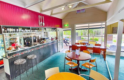 Clooney’s Restaurant - Tourism Gold Coast 0