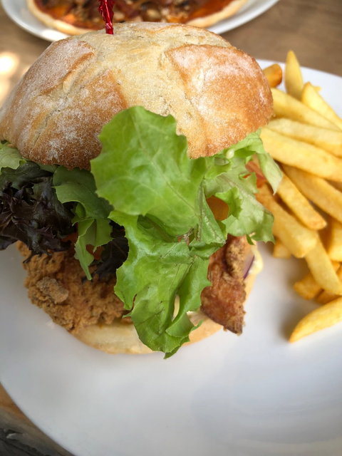 Clooney’s Restaurant - Tourism Gold Coast 3