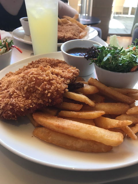 Avoca Hotel - Tourism Gold Coast 6