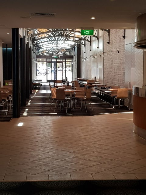 Berri Hotel Bistro - Tourism Gold Coast 10