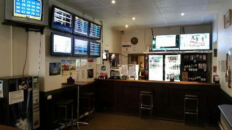 Yorke Valley Hotel - Tourism Gold Coast 0