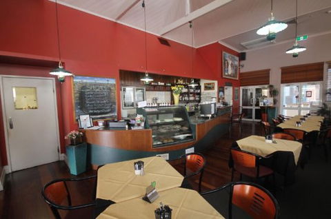 Henry's Cafe And Restaurant - Tourism Gold Coast 0