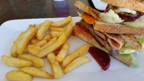Trinity Beach Bar & Grill - Tourism Gold Coast 0