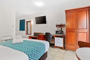 The Coffee House Apartments & Bistro - Tourism Gold Coast 2