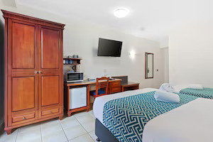 The Coffee House Apartments & Bistro - Tourism Gold Coast 6