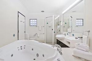 The Coffee House Apartments & Bistro - Tourism Gold Coast 7