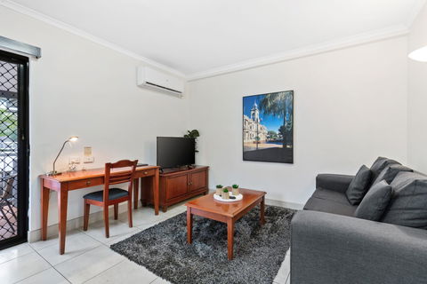 The Coffee House Apartments & Bistro - Tourism Gold Coast 10