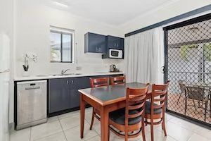 The Coffee House Apartments & Bistro - Tourism Gold Coast 12